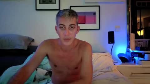 Snapshot of hugolandcam chatting on 09-17-25, 07:59 Hugo online show from 09-17-25, 07:59