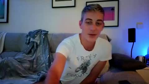 Snapshot of hugolandcam chatting on 10-20-25, 07:58 Hugo online show from 10-20-25, 07:58