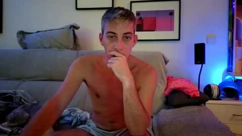 Snapshot of hugolandcam chatting on 10-21-25, 08:31 Hugo online show from 10-21-25, 08:31