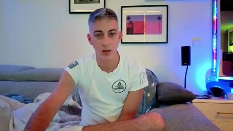 Snapshot of hugolandcam chatting on 11-03-25, 10:21 Hugo online show from 11-03-25, 10:21