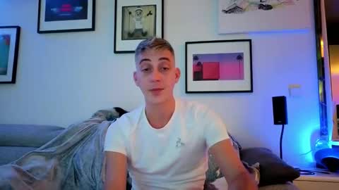 Snapshot of hugolandcam chatting on 11-04-25, 09:58 Hugo online show from 11-04-25, 09:58