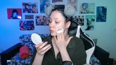 Snapshot of hugomin chatting on 09-22-25, 01:18 HugoMin online show from 09-22-25, 01:18