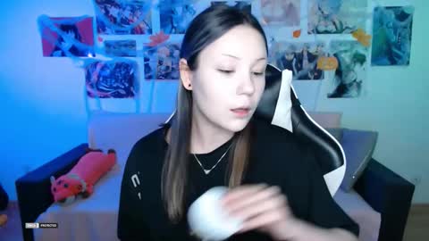 Snapshot of hugomin chatting on 10-17-25, 02:19 HugoMin online show from 10-17-25, 02:19