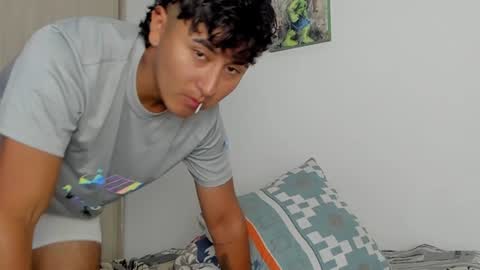 Snapshot of hugosan2 chatting on 12-17-24, 05:40 Hugo online show from 12-17-24, 05:40