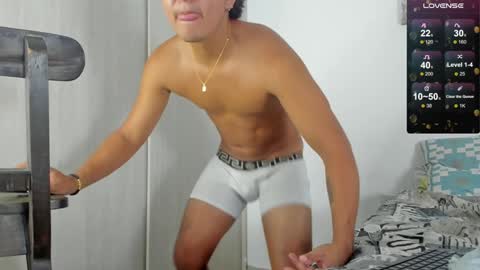 Snapshot of hugosan2 chatting on 12-23-24, 06:11 Hugo online show from 12-23-24, 06:11