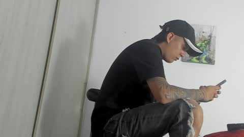 Snapshot of hugosan2 chatting on 12-25-24, 06:31 Hugo online show from 12-25-24, 06:31