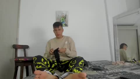 Snapshot of hugosan2 chatting on 12-29-24, 01:56 Hugo online show from 12-29-24, 01:56