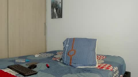 Snapshot of hugosan2 chatting on 01-18-25, 03:31 Hugo online show from 01-18-25, 03:31