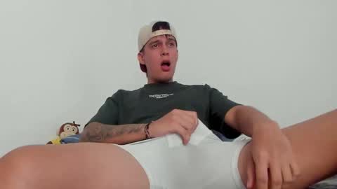 Snapshot of hugosan2 chatting on 02-15-25, 03:17 Hugo online show from 02-15-25, 03:17