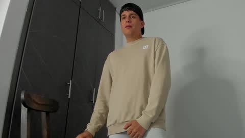 Snapshot of hugosan2 chatting on 03-07-25, 03:40 Hugo online show from 03-07-25, 03:40