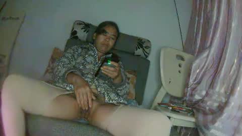 hujiajia520321431 online show from 10-27-25, 09:08