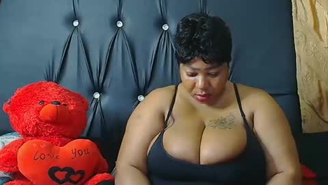 Snapshot of humongoustitss500929 chatting on 09-24-25, 07:17 humongoustitss500929 online show from 09-24-25, 07:17