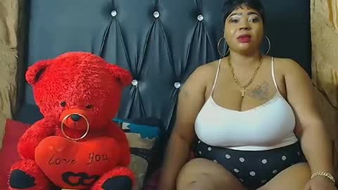 Snapshot of humongoustitss500929 chatting on 10-09-25, 05:11 humongoustitss500929 online show from 10-09-25, 05:11