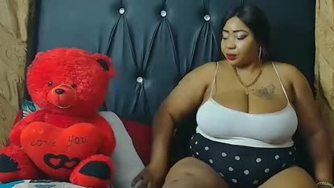 Snapshot of humongoustitss500929 chatting on 10-18-25, 06:30 humongoustitss500929 online show from 10-18-25, 06:30