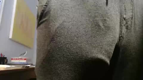 Big uncut cock dripping online show from 10-13-25, 01:11