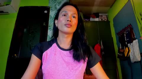 Snapshot of hungasiangirl chatting on 01-17-25, 05:32 help me make 25000 tokens for my mother HEARING aid online show from 01-17-25, 05:32