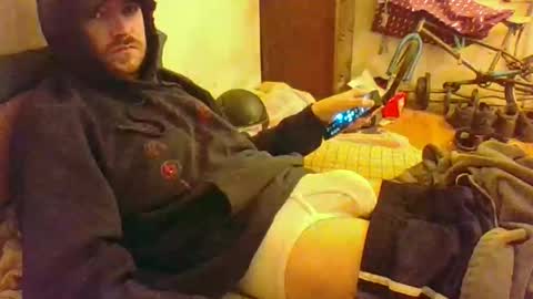 Snapshot of hungsubbb chatting on 10-13-25, 12:21 Boi online show from 10-13-25, 12:21