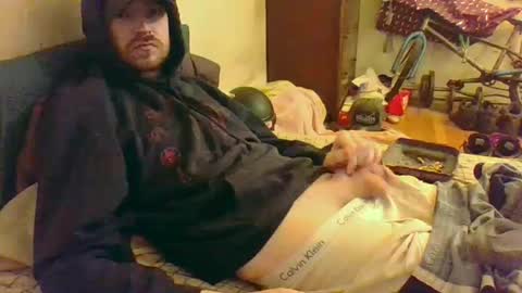 Snapshot of hungsubbb chatting on 10-18-25, 01:30 Boi online show from 10-18-25, 01:30