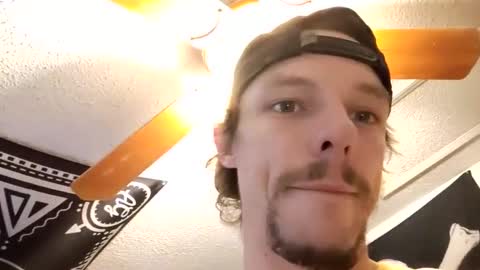 Snapshot of hungtxcock92 chatting on 02-05-25, 10:51 hungtxcock92 online show from 02-05-25, 10:51