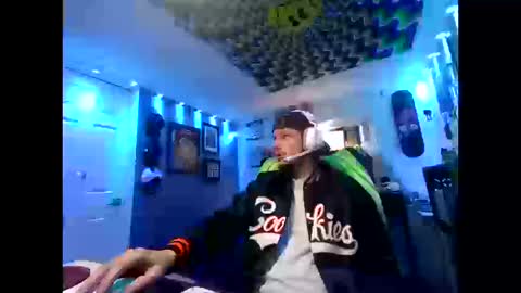 Snapshot of hungtxcock92 chatting on 10-12-25, 01:54 hungtxcock92 online show from 10-12-25, 01:54