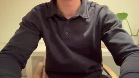 Snapshot of hungwank95 chatting on 01-15-25, 06:40 hungwank95 online show from 01-15-25, 06:40