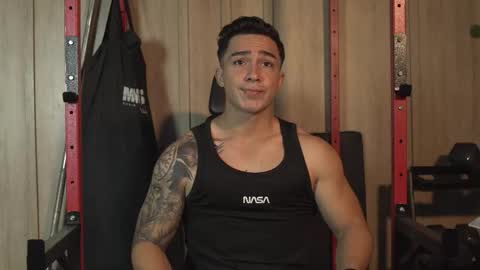 Snapshot of hunk_ryan chatting on 10-06-25, 12:35 hunk_ryan online show from 10-06-25, 12:35