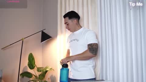 Snapshot of hunk_ryan chatting on 10-31-25, 12:28 hunk_ryan online show from 10-31-25, 12:28