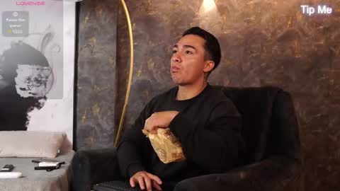 Snapshot of hunk_ryan chatting on 12-03-25, 12:14 hunk_ryan online show from 12-03-25, 12:14