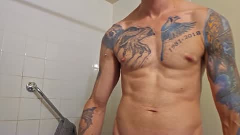 Snapshot of hunkwithglasses chatting on 11-21-25, 03:05 Wh8teboi online show from 11-21-25, 03:05