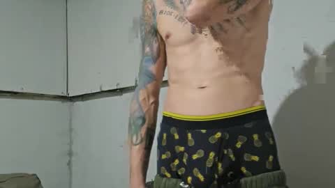 Snapshot of hunkwithglasses chatting on 11-28-25, 04:15 Wh8teboi online show from 11-28-25, 04:15