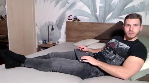 Hunter Bridges online show from 01-01-25, 02:42