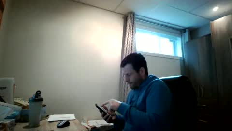 Snapshot of hurley7890 chatting on 05-11-26, 04:04 hurley7890 online show from 05-11-26, 04:04