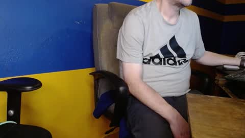 Huskyguy online show from 12-11-24, 04:39