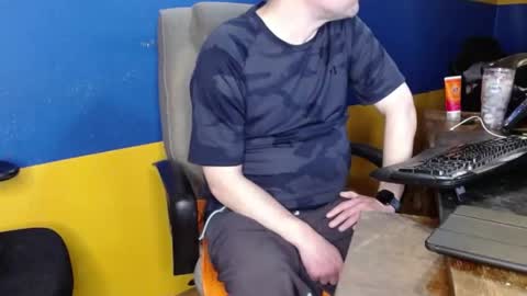 Huskyguy online show from 03-01-26, 04:47