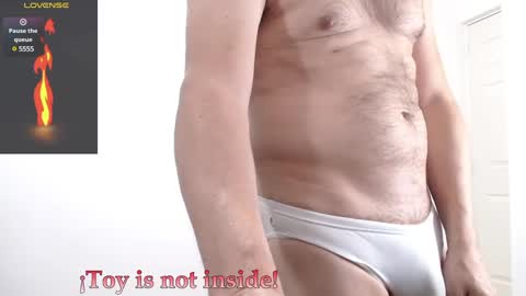 Snapshot of hxmister chatting on 03-11-25, 04:10 Andrew online show from 03-11-25, 04:10