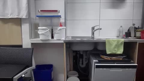 Snapshot of hybride8825 chatting on 10-04-25, 06:00 hybride8825 online show from 10-04-25, 06:00