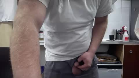 Snapshot of hybride8825 chatting on 11-27-25, 05:42 hybride8825 online show from 11-27-25, 05:42