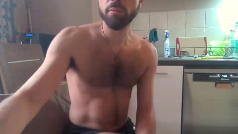 Snapshot of hydraengea chatting on 10-27-25, 12:09 IVY online show from 10-27-25, 12:09