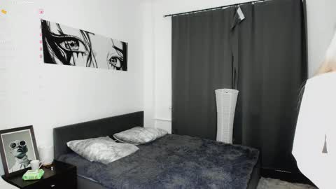 Kate online show from 10-19-25, 02:40