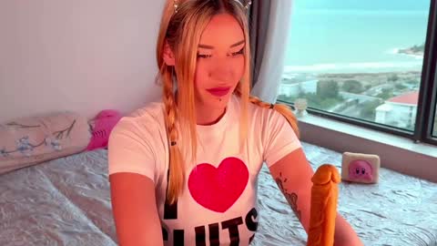 Snapshot of hypnotic_kitty chatting on 01-16-25, 08:54 Your submissive lady 3 online show from 01-16-25, 08:54