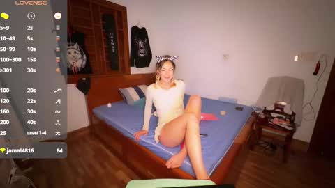 Snapshot of hypnotic_kitty chatting on 10-25-25, 05:15 Your submissive lady 3 online show from 10-25-25, 05:15