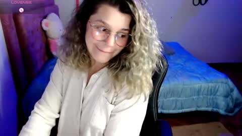 Hello Im Julieta Im 25 years old and I love being here. Thank you for visiting my living room. The only rule is that you hap online show from 10-11-25, 02:33