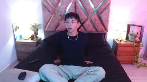 Snapshot of hyunjin_sun chatting on 09-19-25, 12:34 Son Hyunjin online show from 09-19-25, 12:34