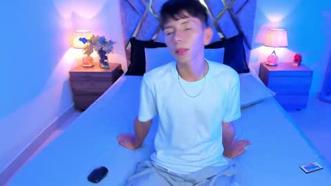 Snapshot of hyunjin_sun chatting on 10-17-25, 11:40 Son Hyunjin online show from 10-17-25, 11:40