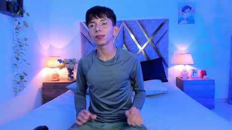 Son Hyunjin online show from 10-21-25, 08:42