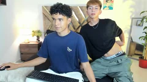 Snapshot of hyunjin_sun chatting on 11-28-25, 07:49 Son Hyunjin online show from 11-28-25, 07:49