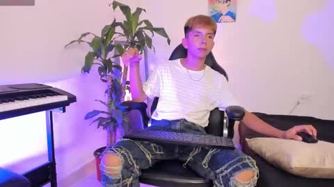 Snapshot of hyunjin_sun chatting on 12-16-25, 12:26 Son Hyunjin online show from 12-16-25, 12:26