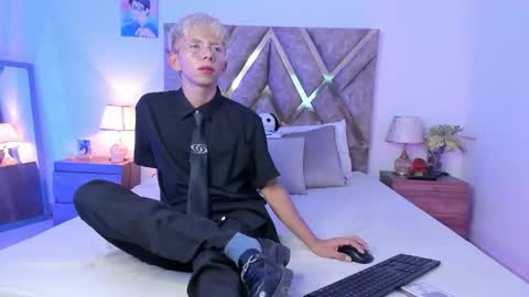 Son Hyunjin online show from 02-07-26, 12:03