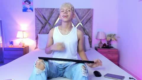 Son Hyunjin online show from 02-10-26, 12:48