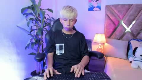 Son Hyunjin online show from 02-17-26, 08:48